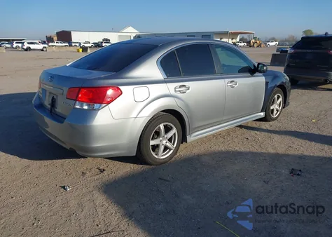 2011 Subaru Legacy 2.5I z USA, uszkodzony, nr VIN 4S3BMAA67B1229262